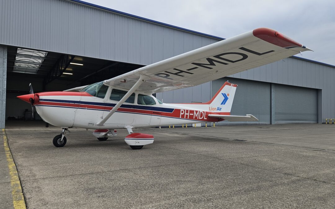 Cessna 172N PH-MDL startet in die Schulung